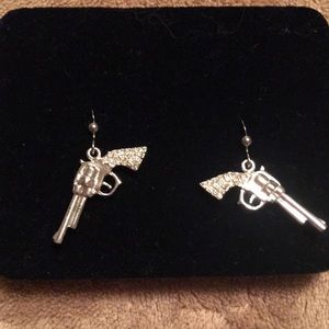 Pistol earring set